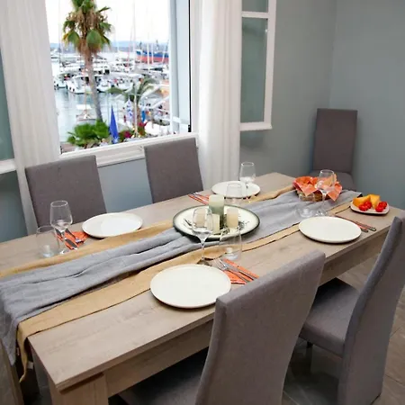 Aroura Maisonette 4br