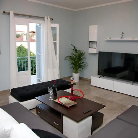 Aroura Maisonette 4br *
